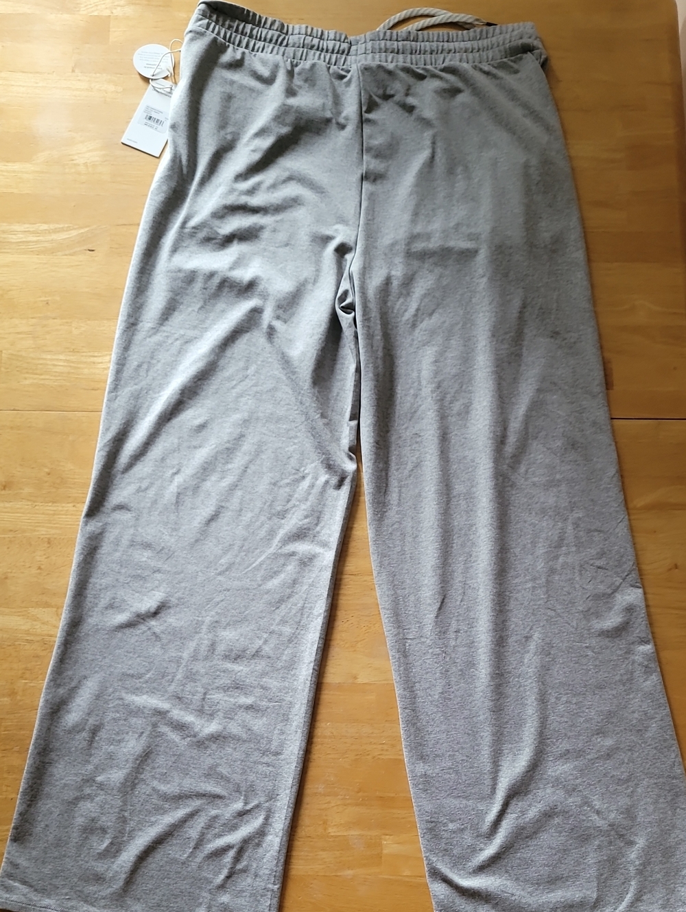 Vuori Halo Essential WideLeg Pants - Picture 11 of 11